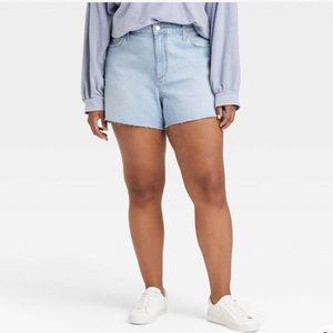 High-Rise Vintage Midi Jean Shorts (light wash)